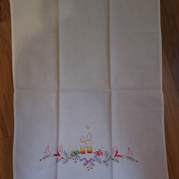 Embroidered Christmas Fingertip Guest Tea Towels 2 Vintage Cotton Candles Gifts - Picture 4 of 9